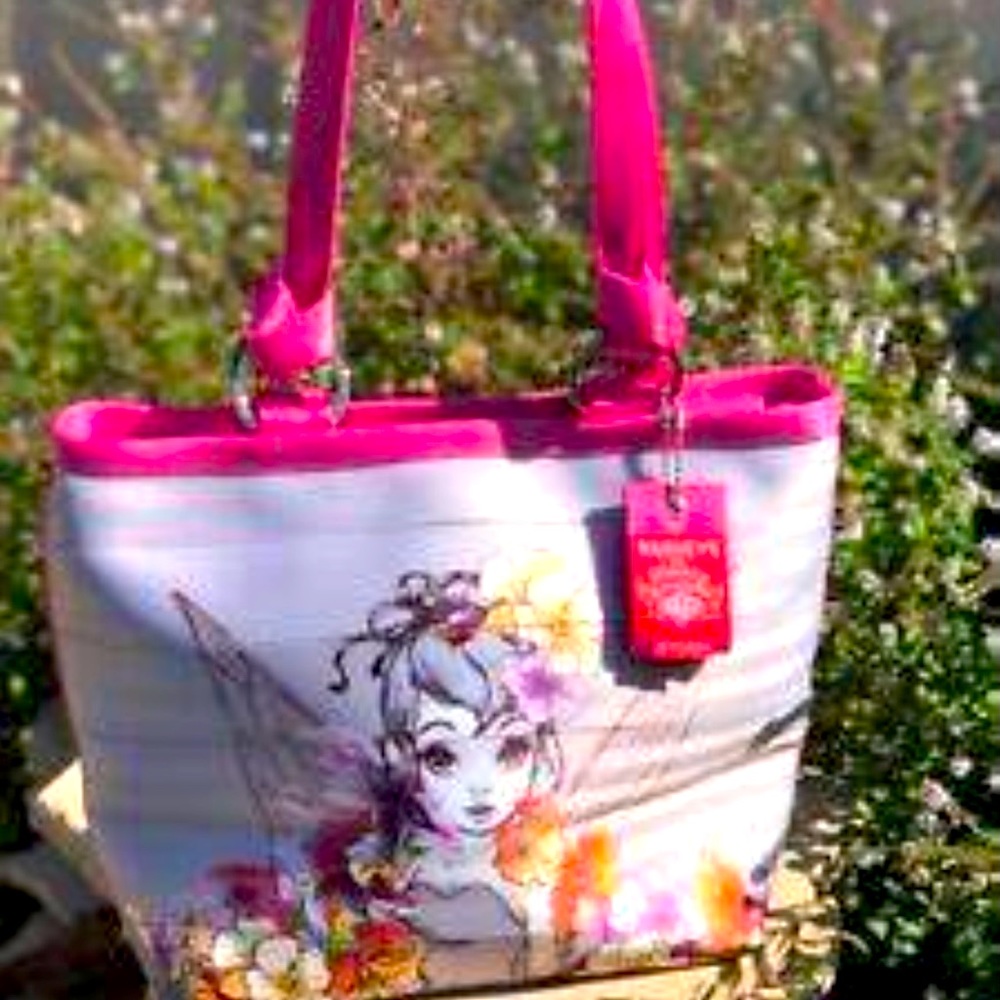 Iso harveys seatbelt tinkerbell & roses! Dont buy!